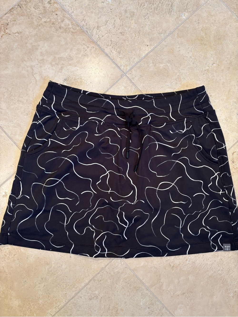 Title Nine women’s skort tennis golf black white size M